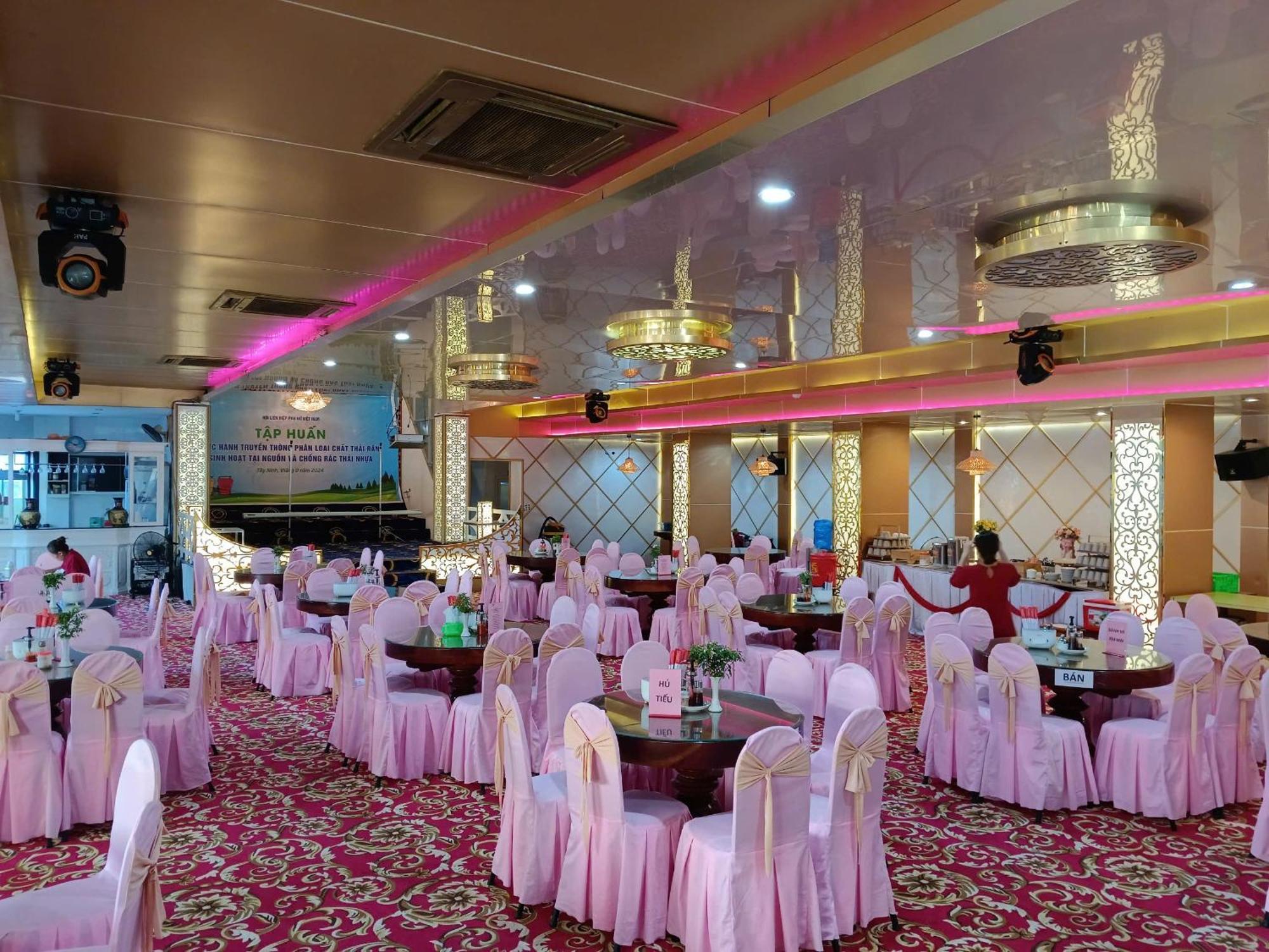 Tây Ninh Nhat Quy Hotel מראה חיצוני תמונה