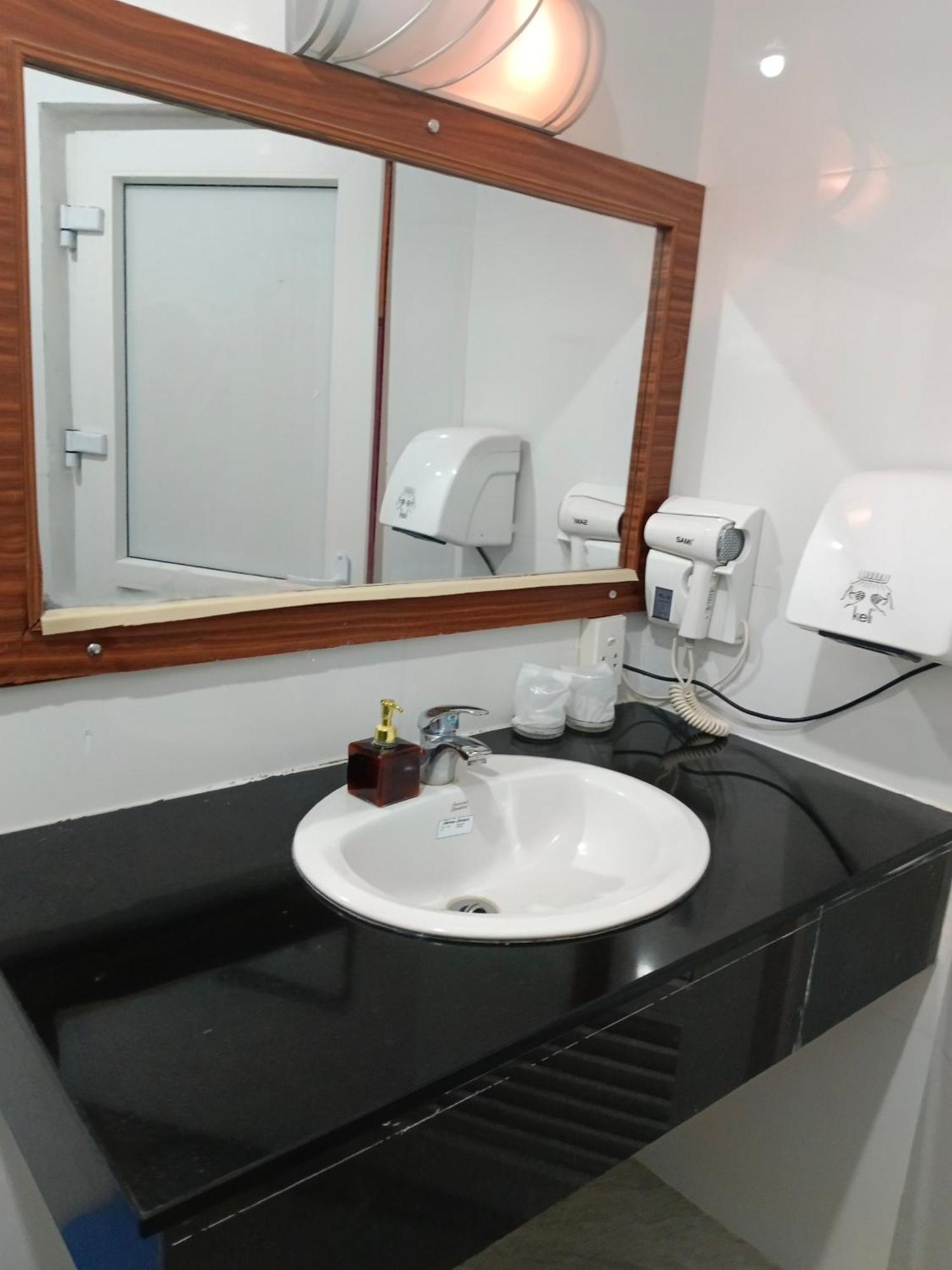 Tây Ninh Nhat Quy Hotel מראה חיצוני תמונה